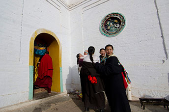 Cina (Monlam)